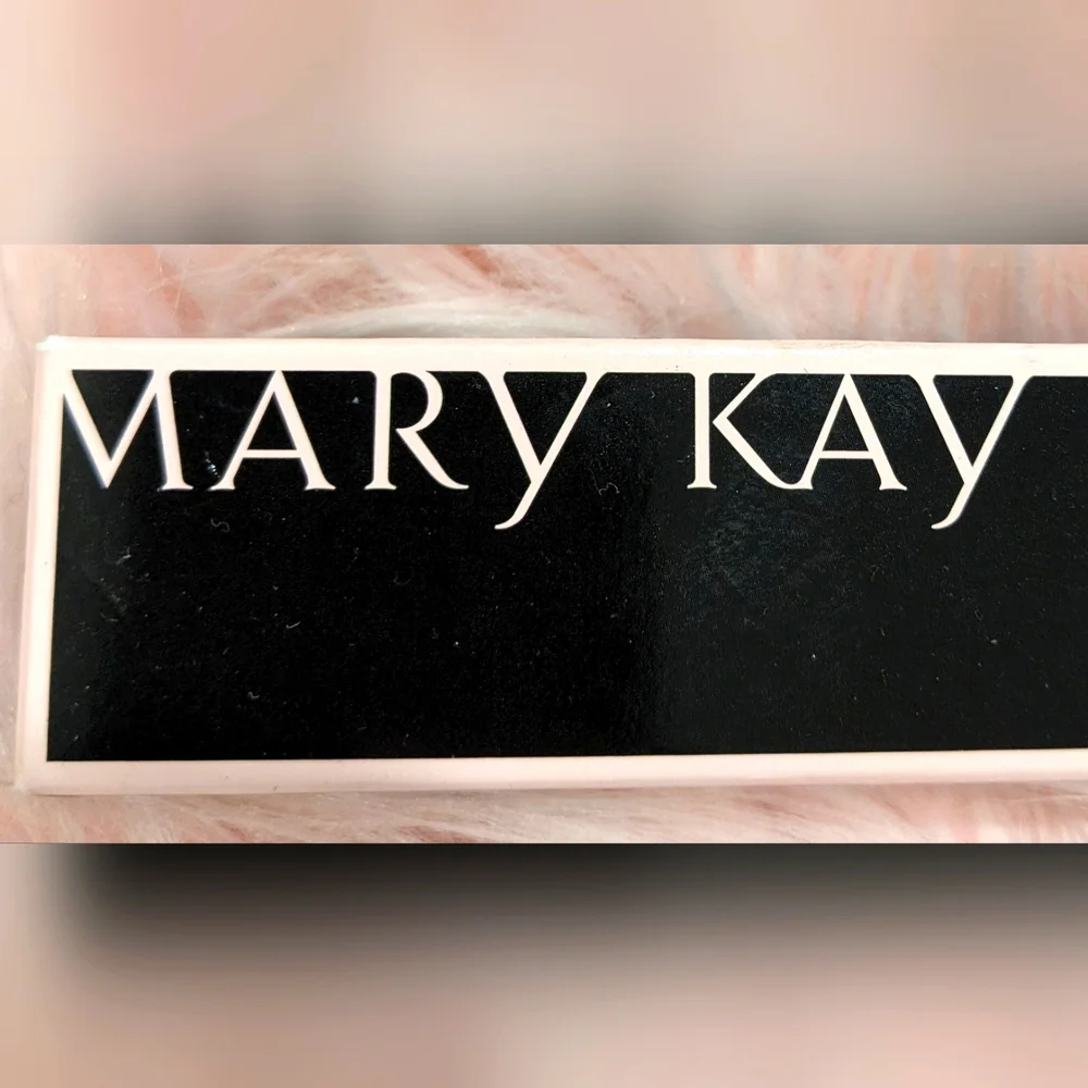 Mary Kay Complexion Corrector Cream Sunscreen SPF 15 - Picture 3 of 7